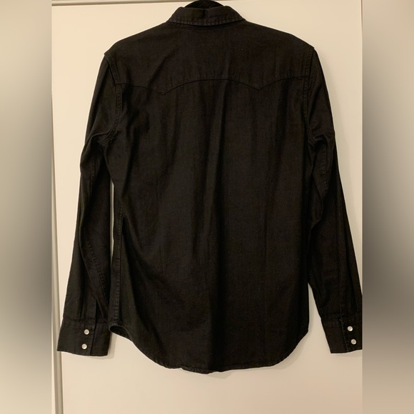 Levi’s Black Western Shirt w/ White Snap Buttons - Picture 2 of 3